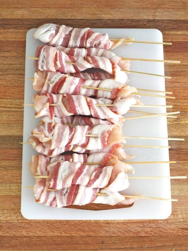 Pinchos de pollo a la parrilla Envueltos en Tocino