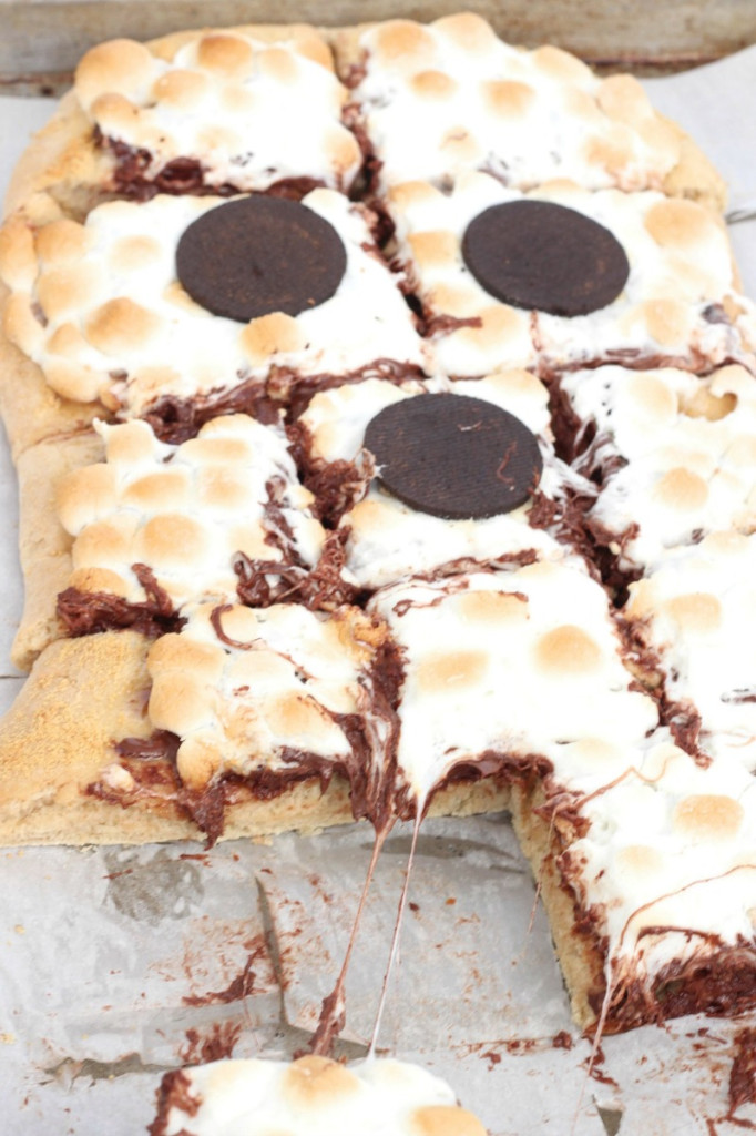 Spooky Smores Pizza