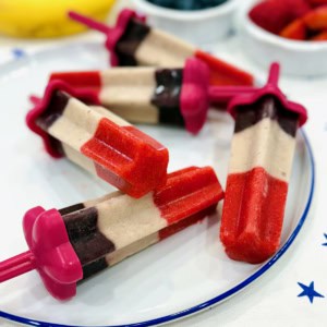 Five star-shaped fruit pops on a white serving plate.