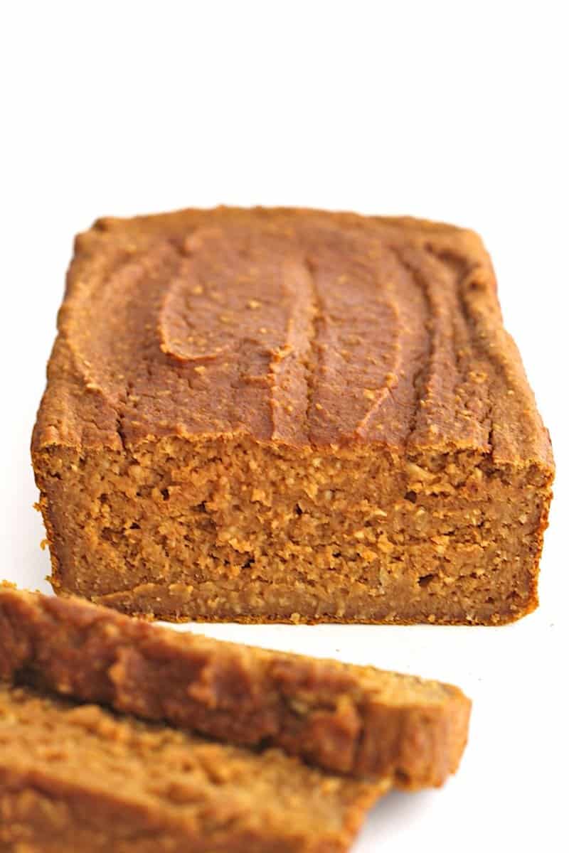 Healthy Flourless Pumpkin Bread {6 ingredients}