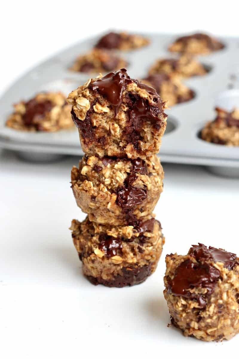 5-Ingredient Flourless Banana Chocolate Chunk Oatmeal Mini Muffins ...