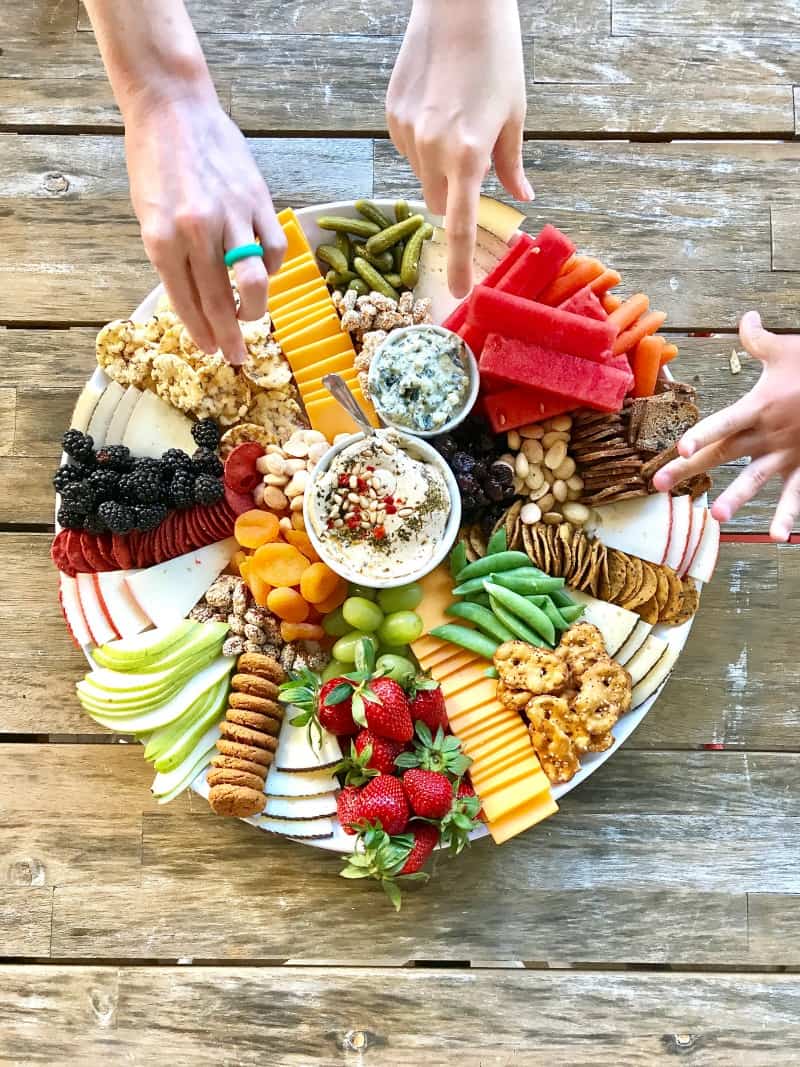 Party platter with clearance lid