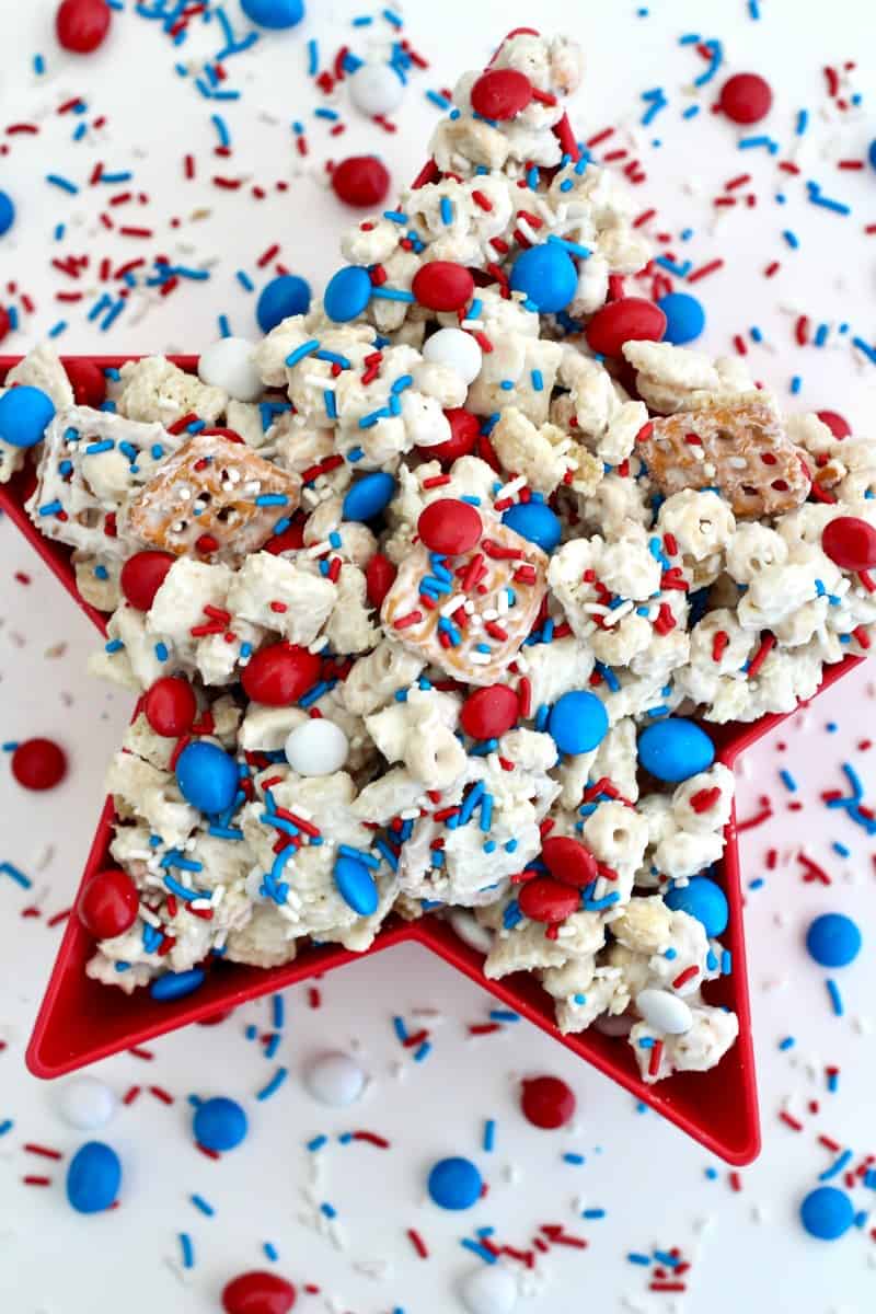 Patriotic Trail Mix {Quick + Easy}