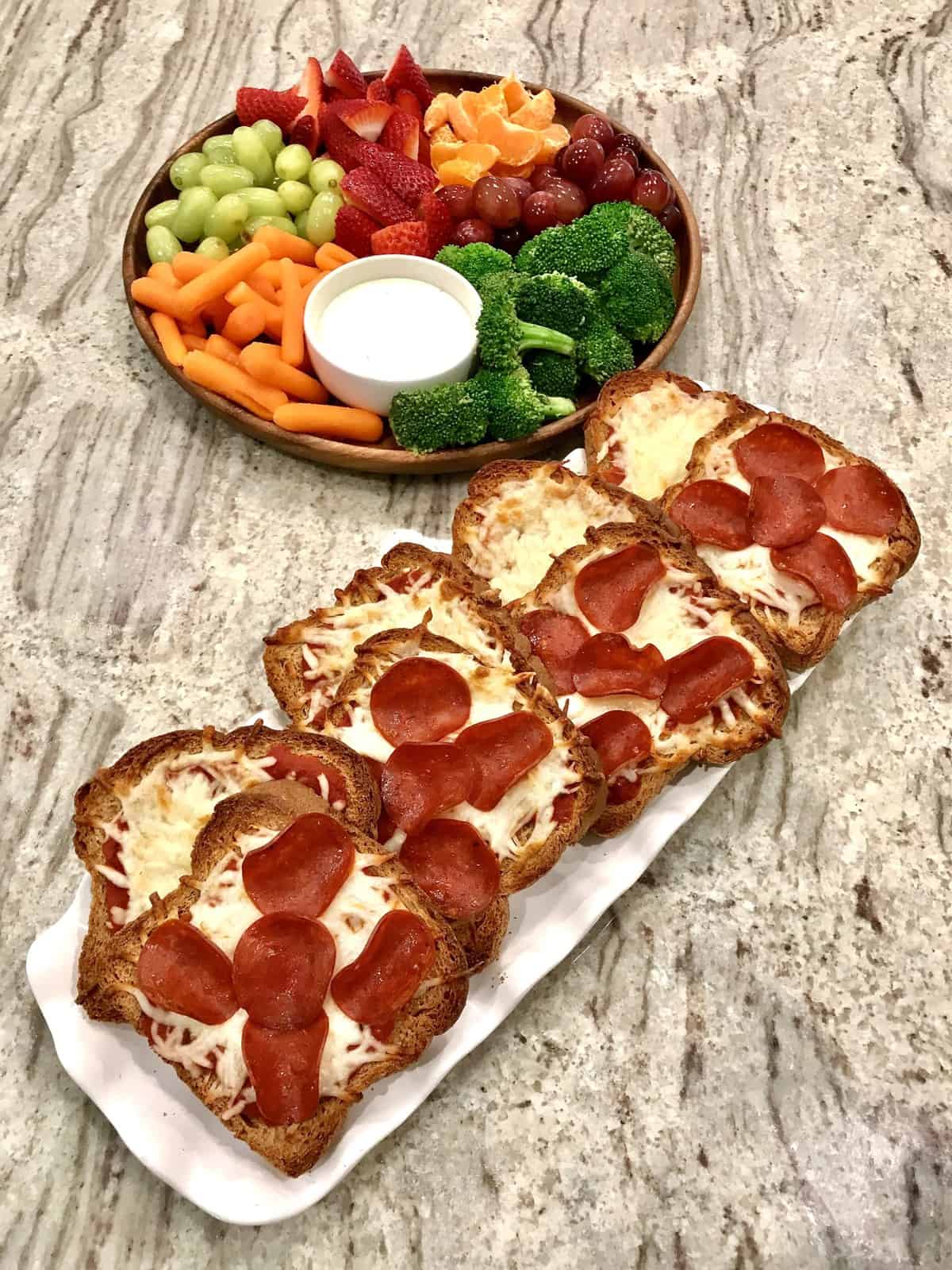 Summer Picnic Snack Tray - The BakerMama