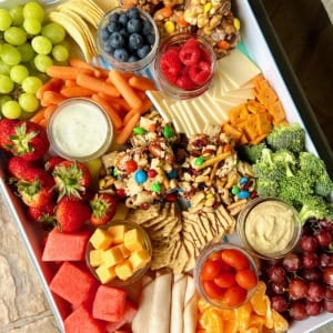 Summer Picnic Snack Tray - The BakerMama