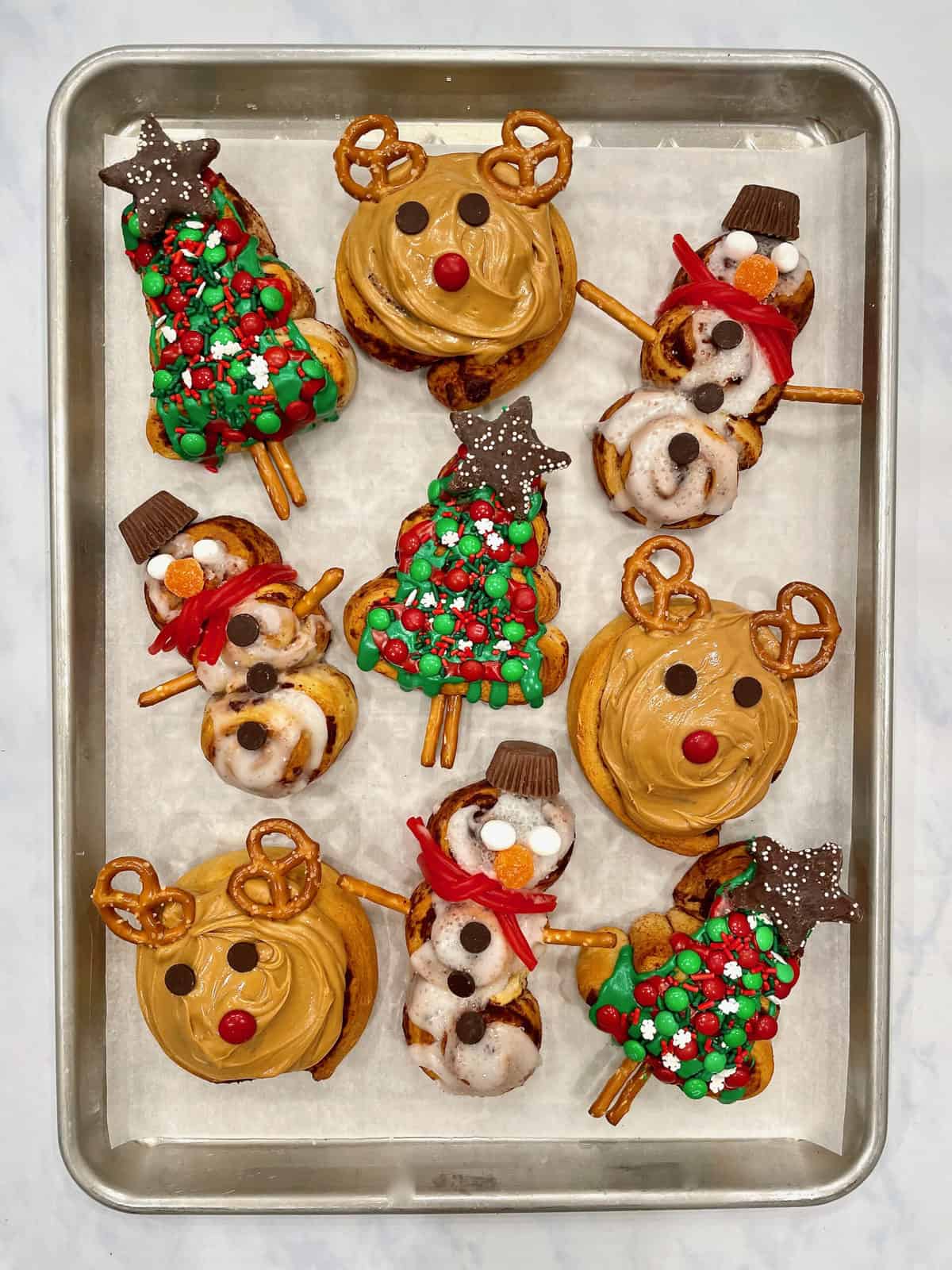 Cinnamon Roll Snowman Breakfast Tray - The BakerMama