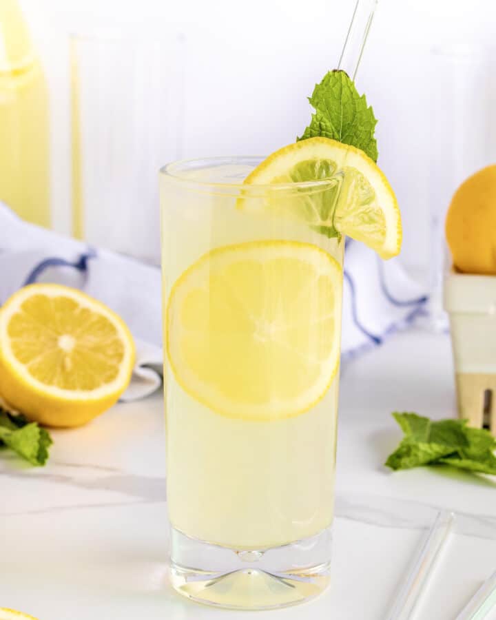 Fresh Mint Lemonade by The BakerMama