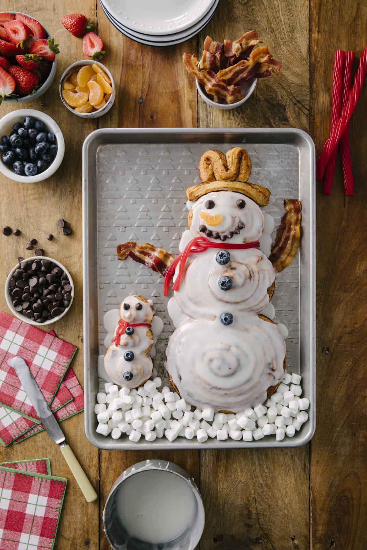 Cinnamon Roll Snowman Breakfast Tray - The BakerMama