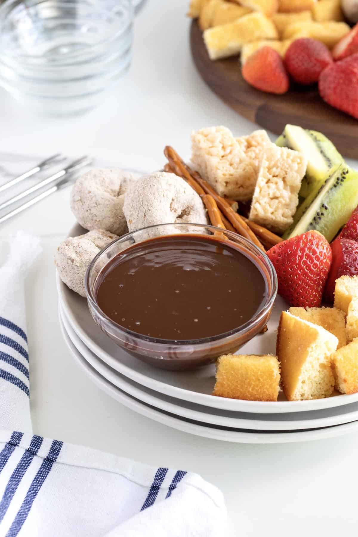 Easy Chocolate Fondue Recipe - How To Make Chocolate Fondue