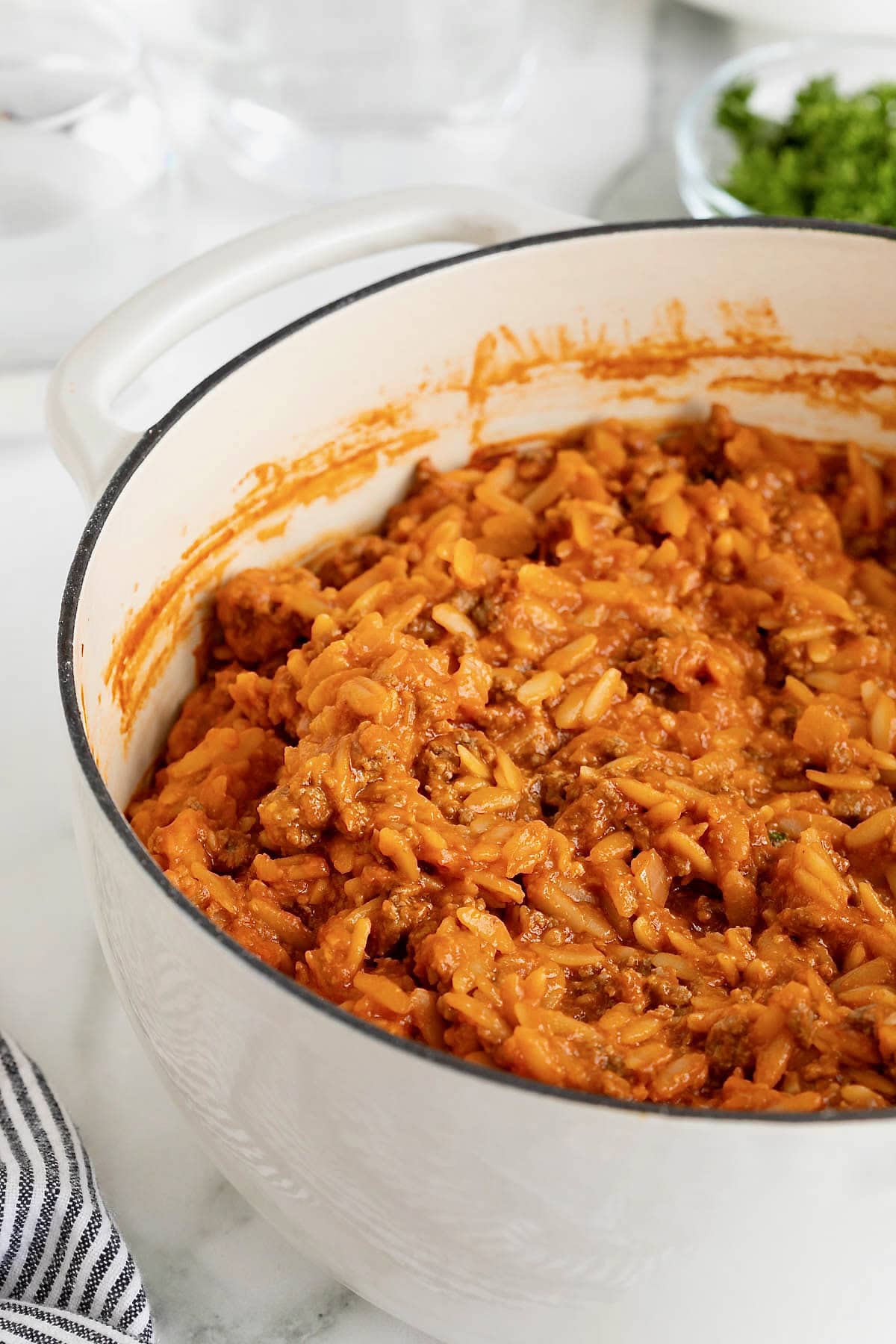 A white dutch oven of sloppy Joe orzo.