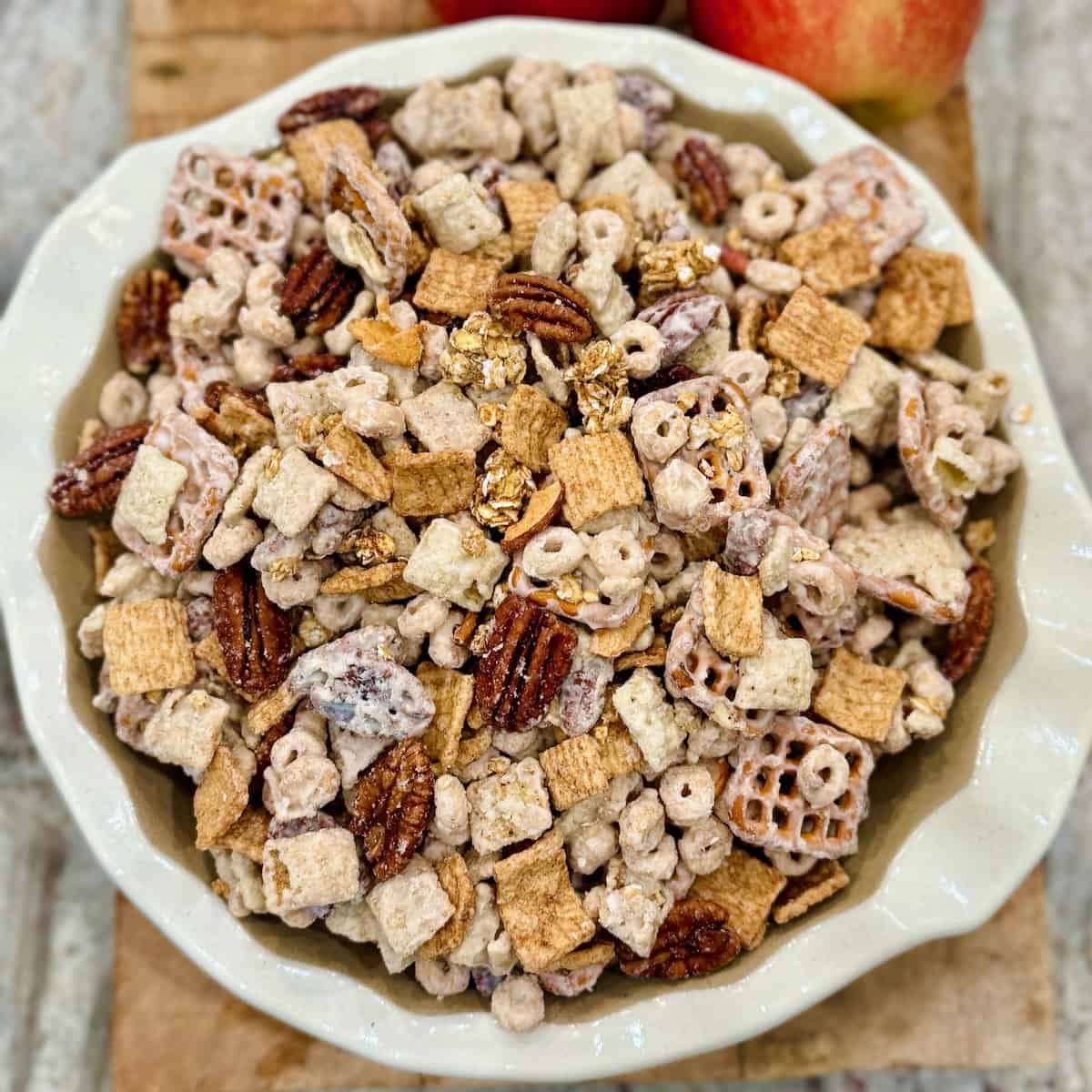 Apple - snacky Apple Pie Snack Mix - The BakerMama