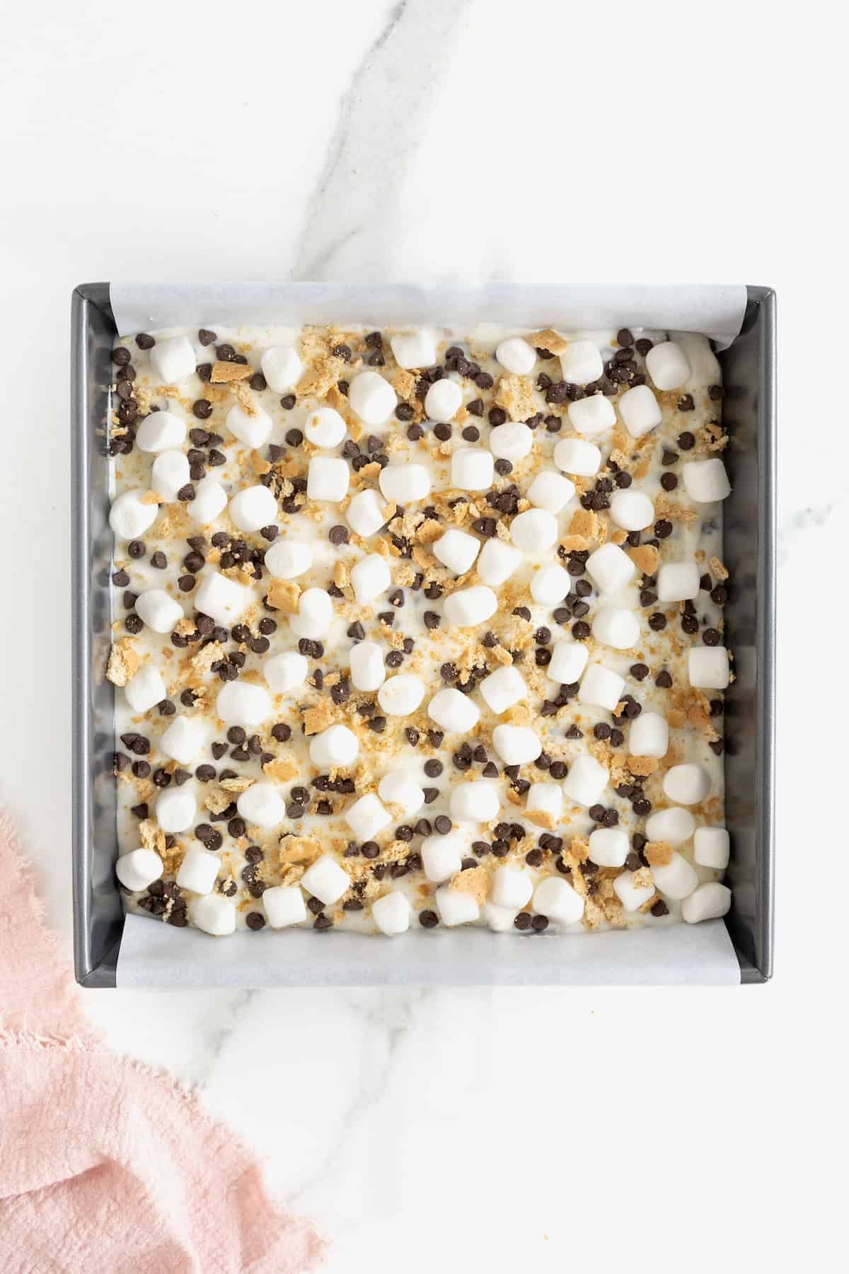 Steps to make frozen greek yogurt bars.